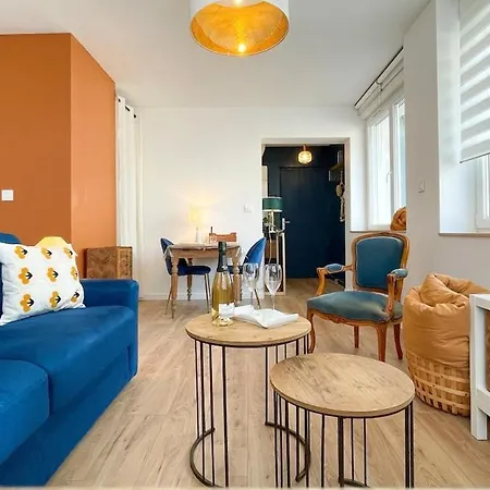 Le Plumard Bleu, 2-star Rating, Historical Apartment