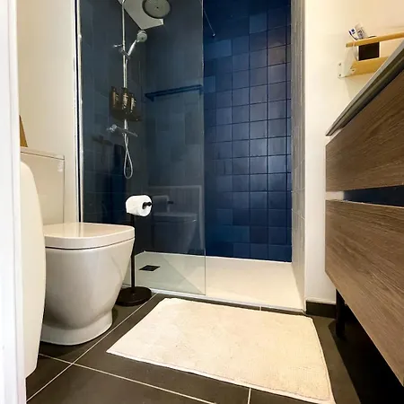 Le Plumard Bleu, 2-star Rating, Historical Apartment *